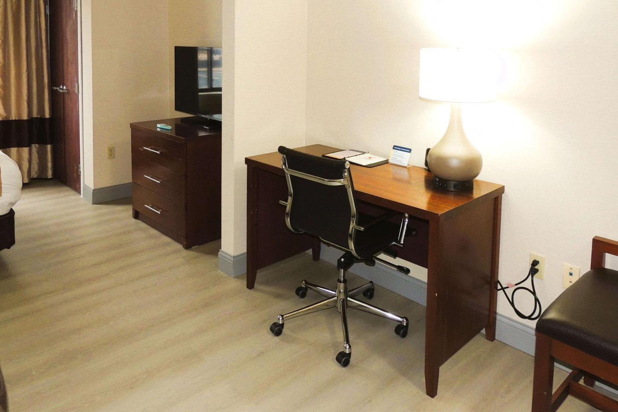 Comfort Suites Twinsburg Экстерьер фото