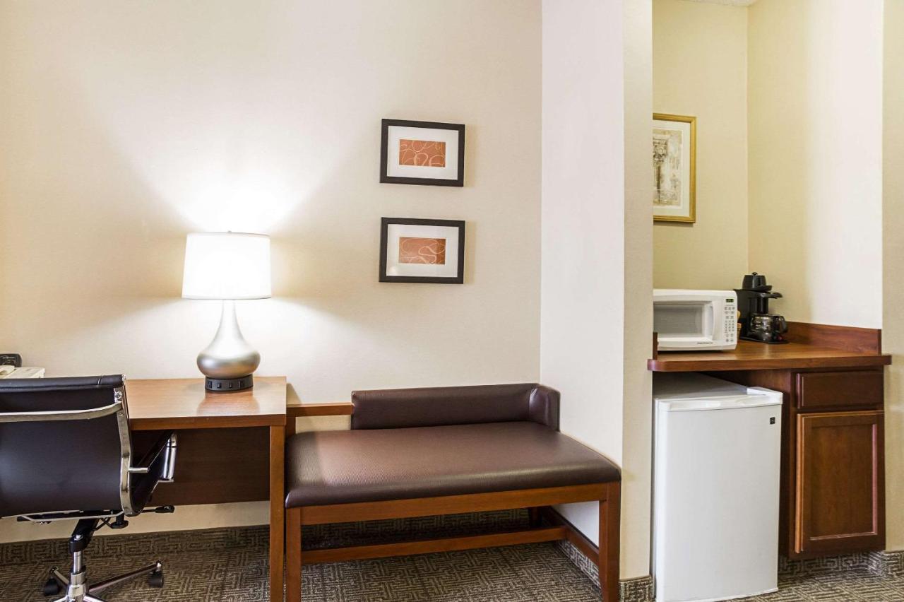 Comfort Suites Twinsburg Экстерьер фото